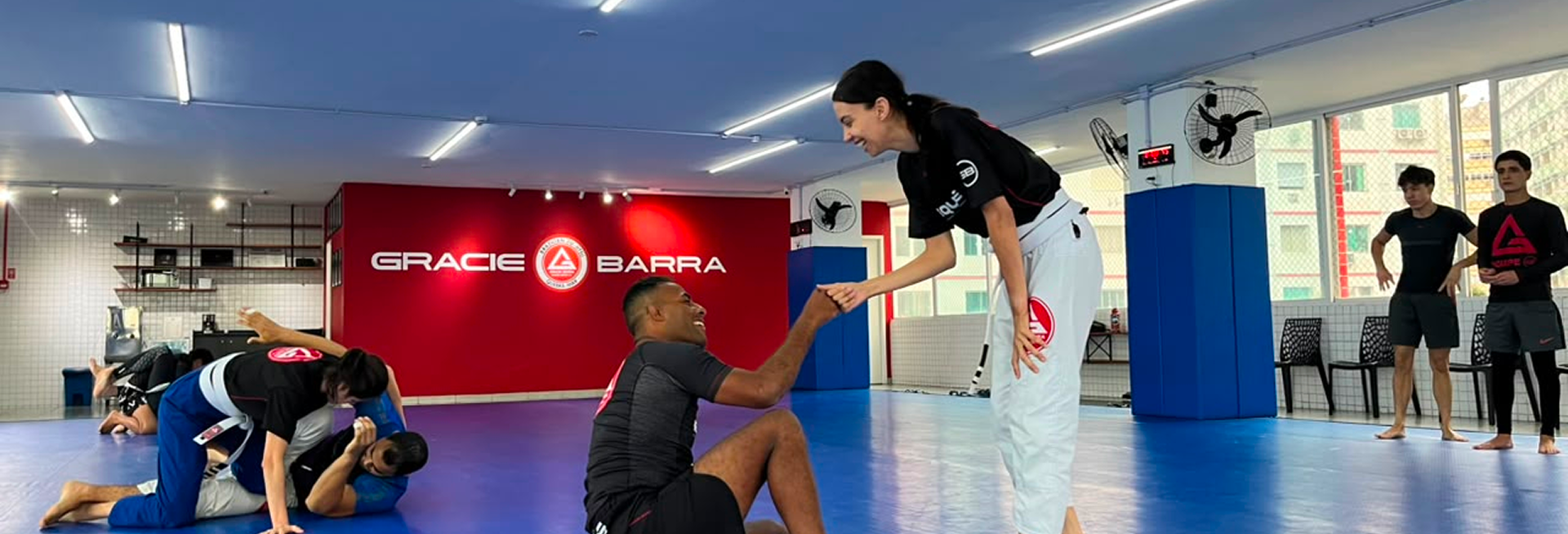 Atletas durante uma aula de Jiu-Jitsu